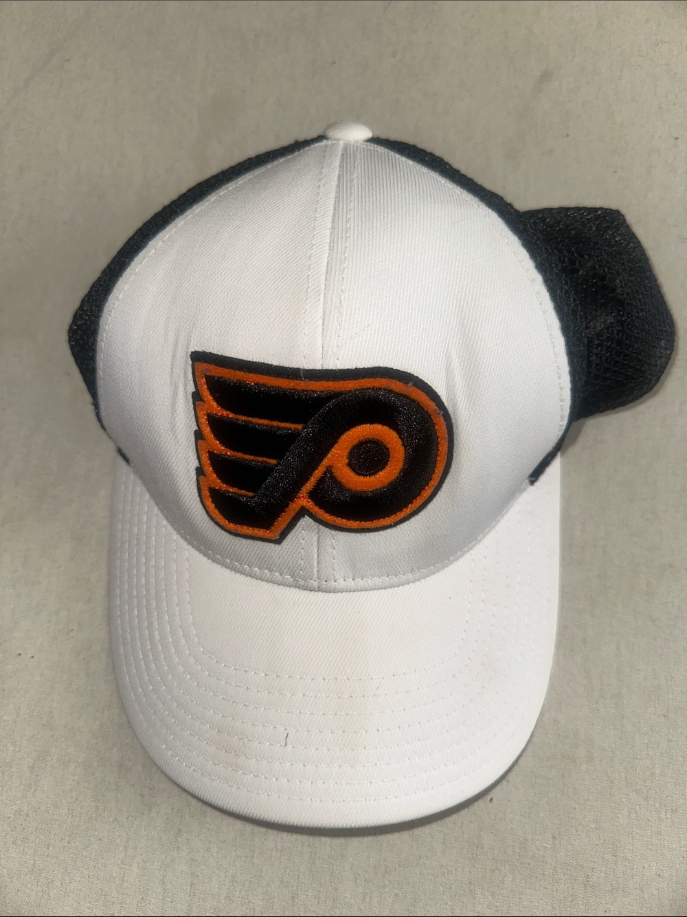 Mens OS White and Black Philadelphia Flyers Trucker Hat - Team Logo Cap